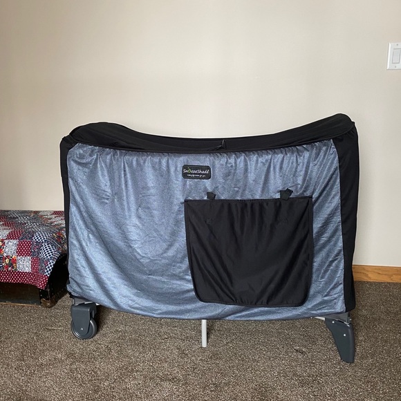 Snoozeshade blackout curtain for pack and play - Picture 3 of 4
